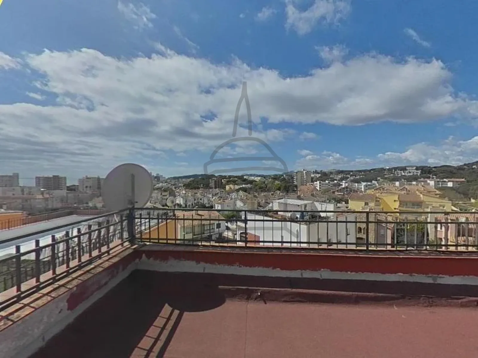 Àtic a Fenals amb gran terrassa i vistes