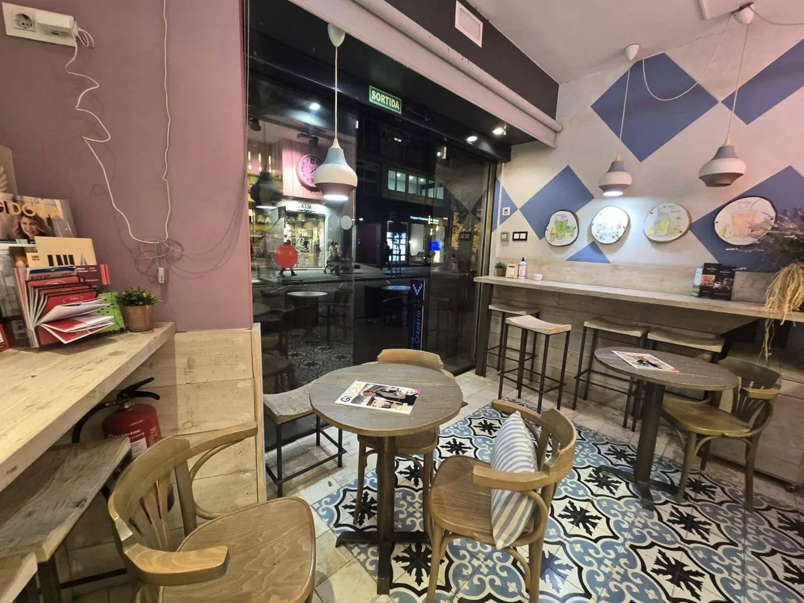 🍦 Traspàs de Gelateria a l’Eixample de Girona – Oportunitat Única!