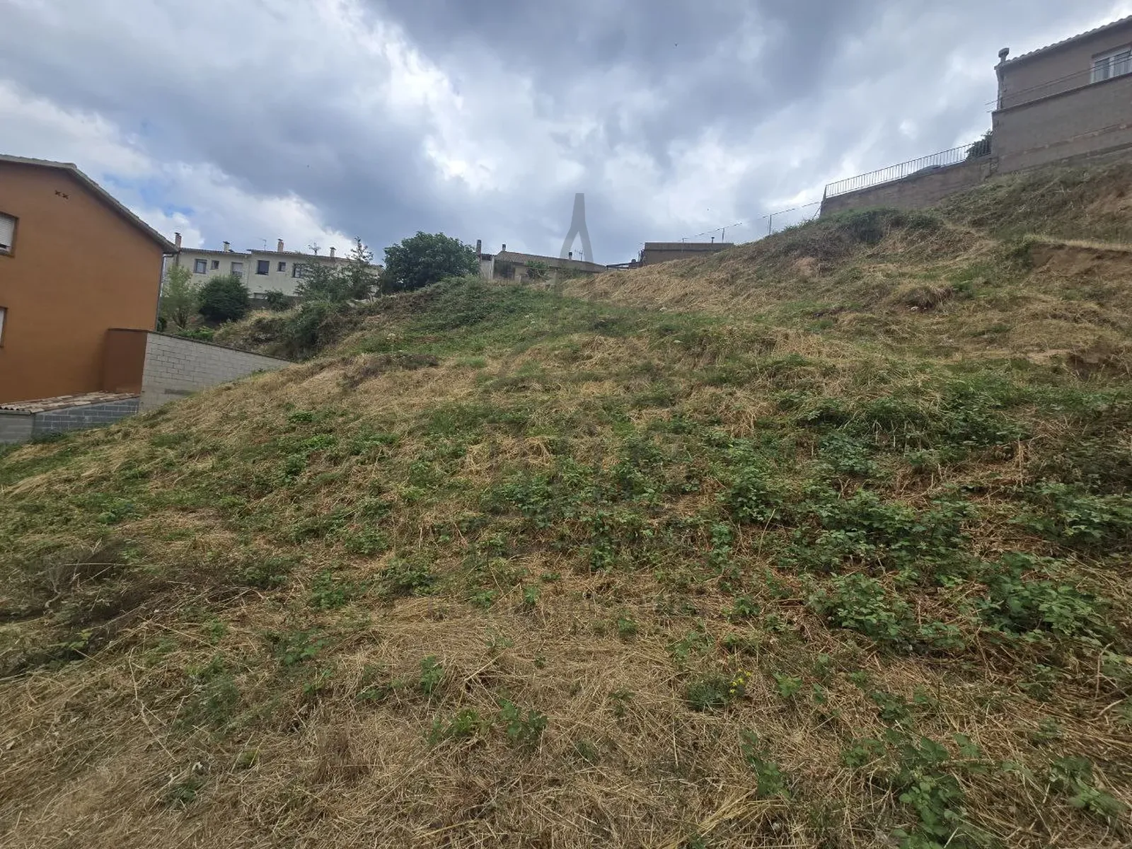 🏡 Dues parcel·les edificables amb projecte per a dues cases amb jardí i piscina – Sant Hilari Sacalm