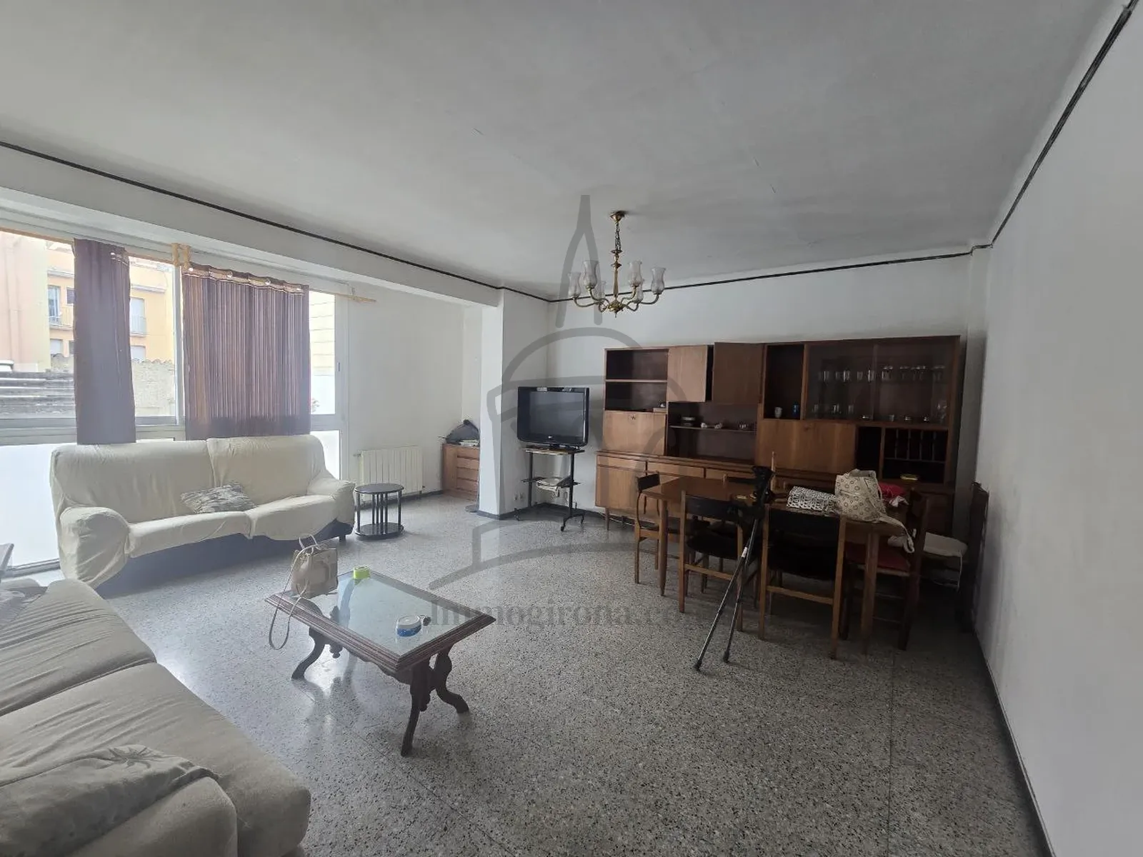 🏡 Spacious and Bright Apartment for Sale in the La Creu Area – Girona