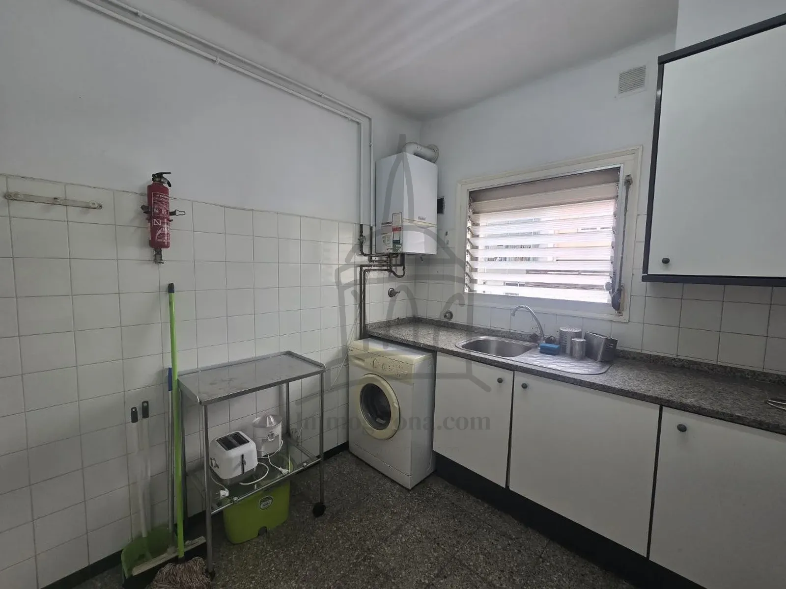 🏡 Spacious and Bright Apartment for Sale in the La Creu Area – Girona