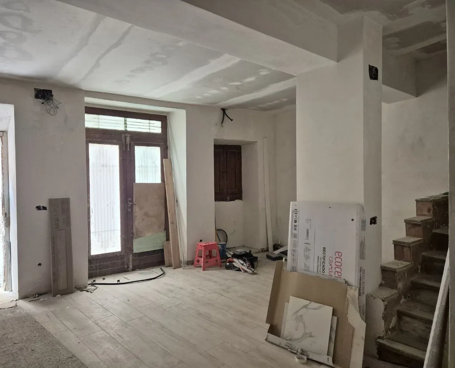Espectacular Casa de Pueblo en Estrenar en el Centro de la Cellera de Ter, se vende terminada.