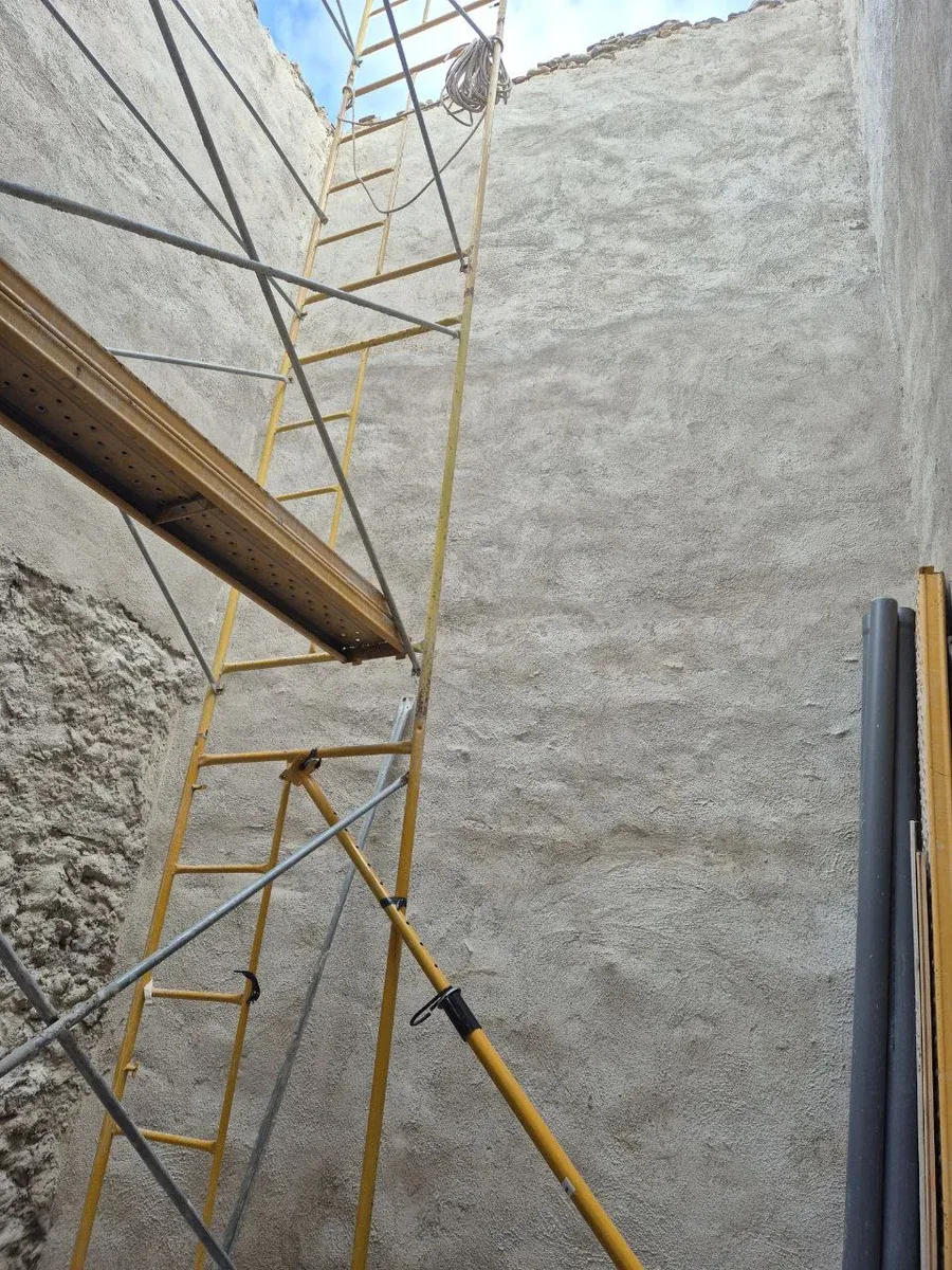 Espectacular Casa de Pueblo en Estrenar en el Centro de la Cellera de Ter, se vende terminada.