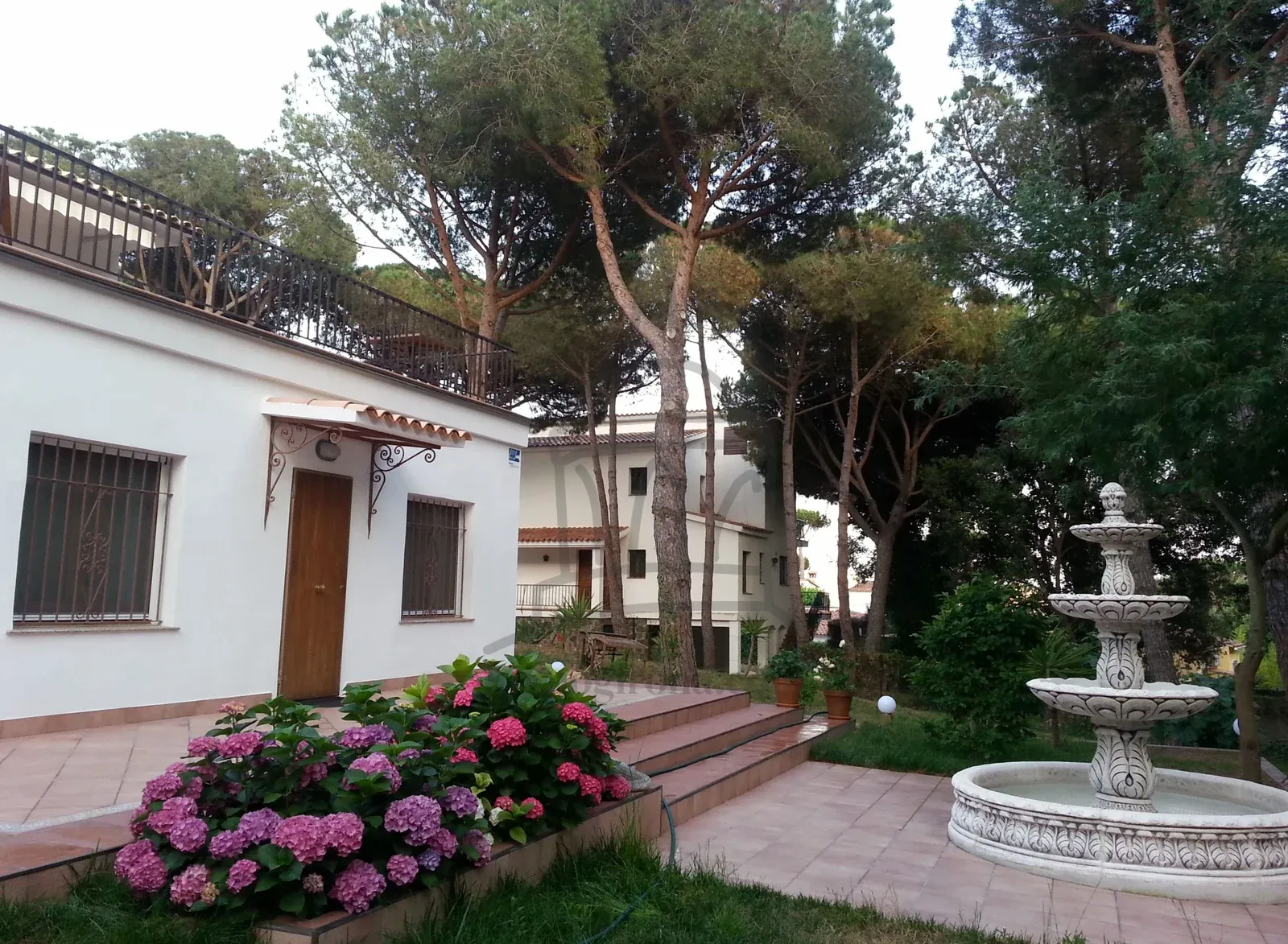 Exclusiva Casa Independent amb Jardí Espaiós