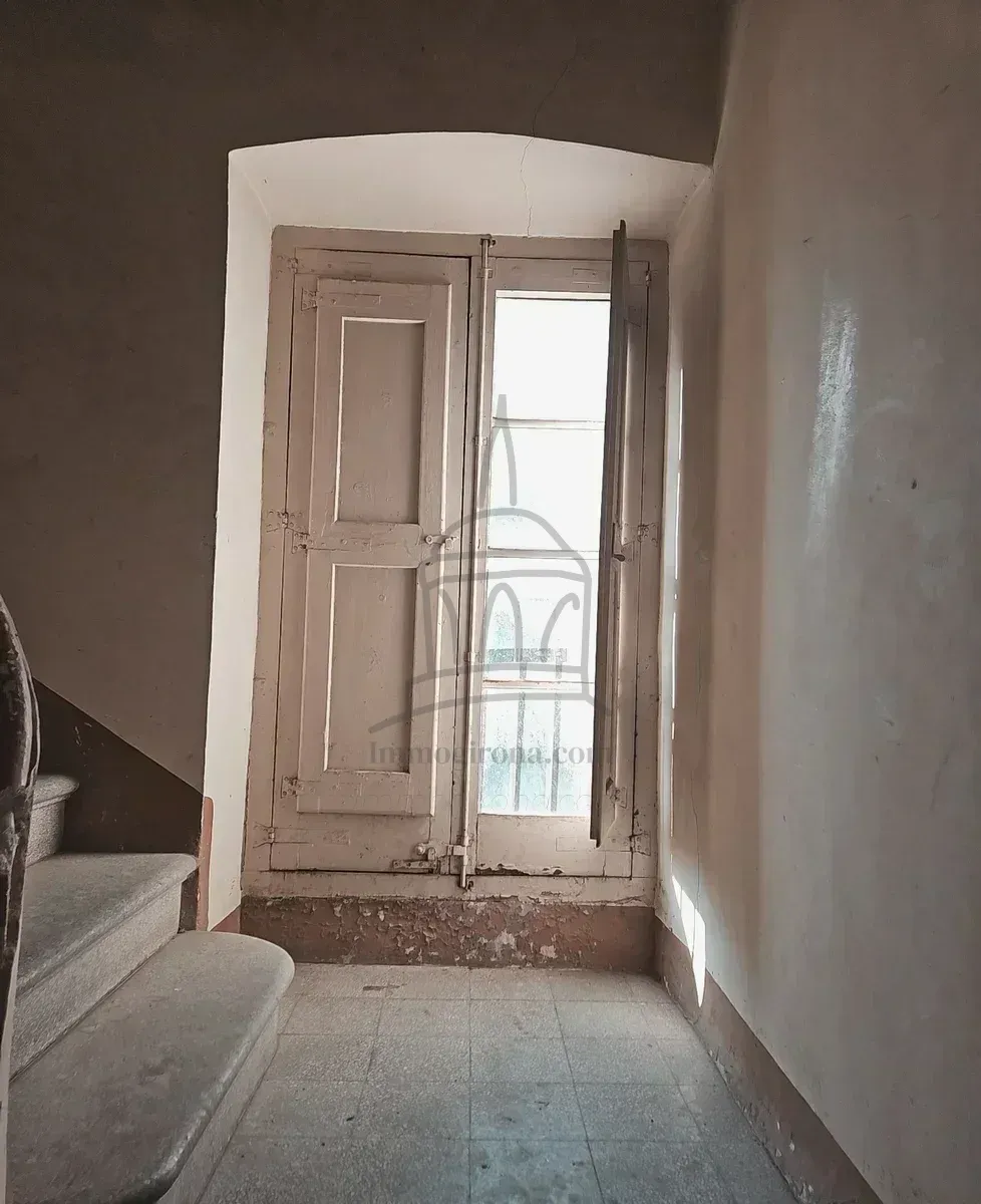Oportunitat única d'inversió: Singular edifici històric (antiga fonda) per a rehabilitació integral